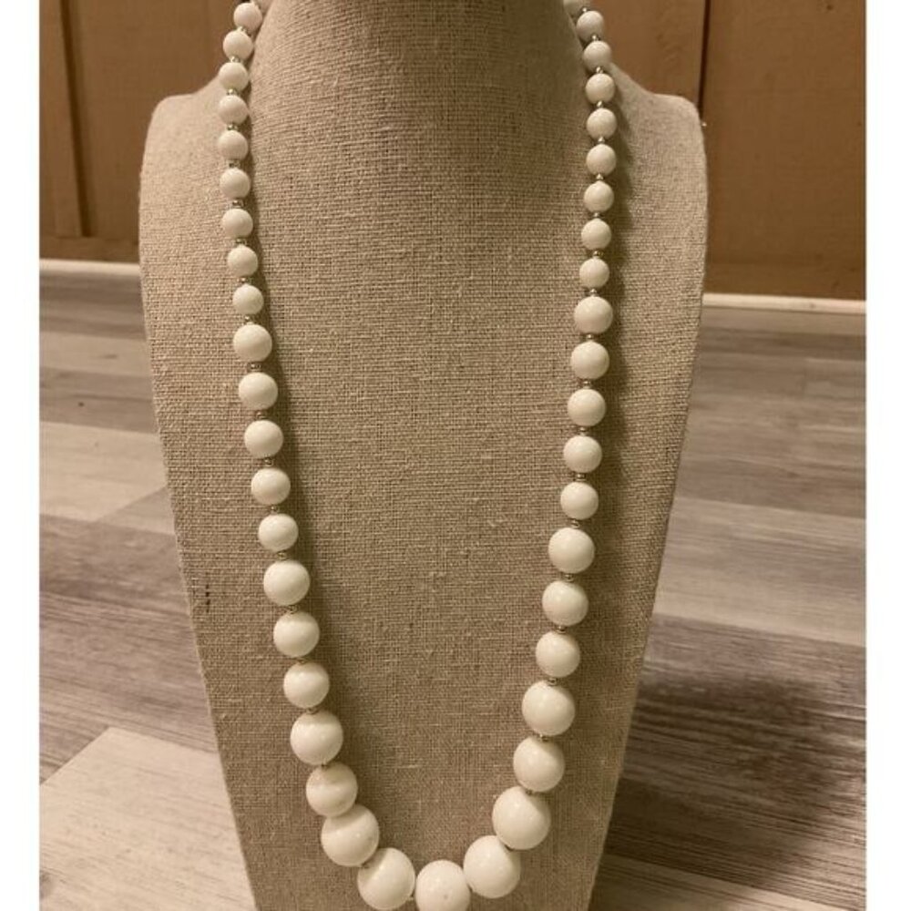 Graduated Round White Beaded Gold Tone Necklace Spring Ring Clasp 25" Elegant